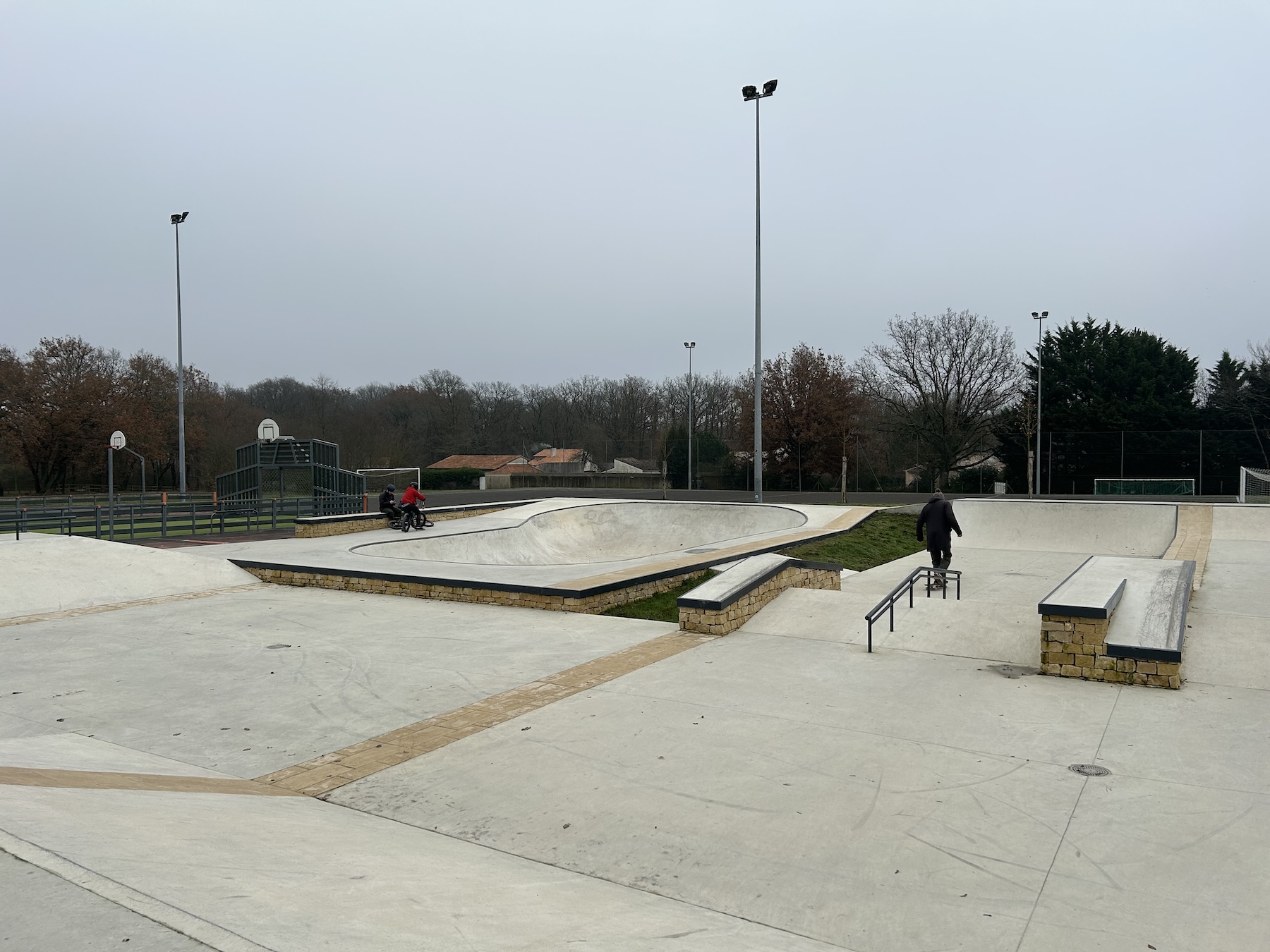 Fontaine-le-Comte skatepark